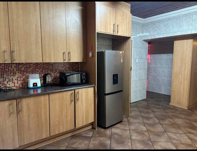 5 BEDROOM HOUSE FOR SALE IN SELCOURT